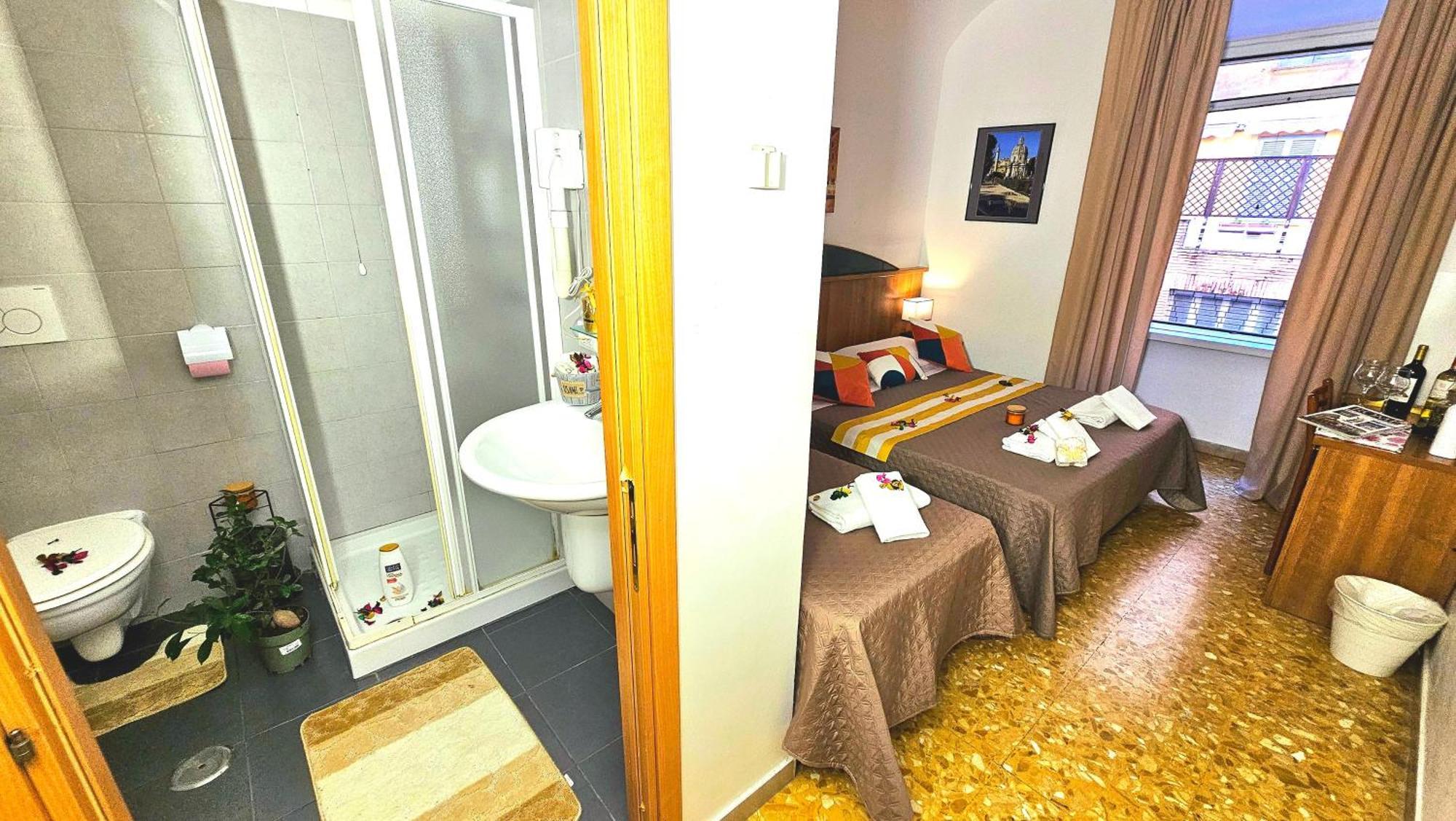 A Casa Simpatia Roma - Free Parking If You Book 4 Nights Bed and Breakfast Buitenkant foto