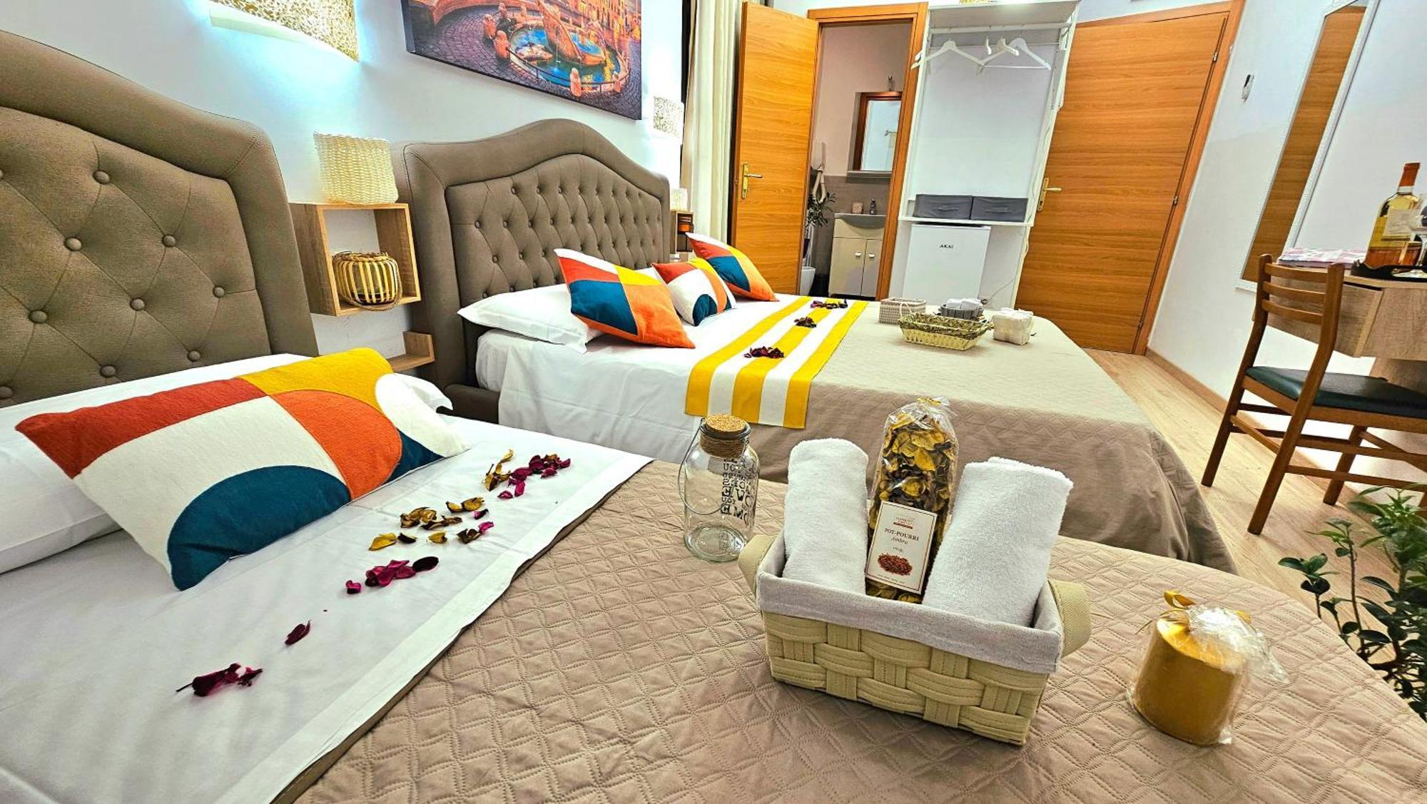 A Casa Simpatia Roma - Free Parking If You Book 4 Nights Bed and Breakfast Buitenkant foto