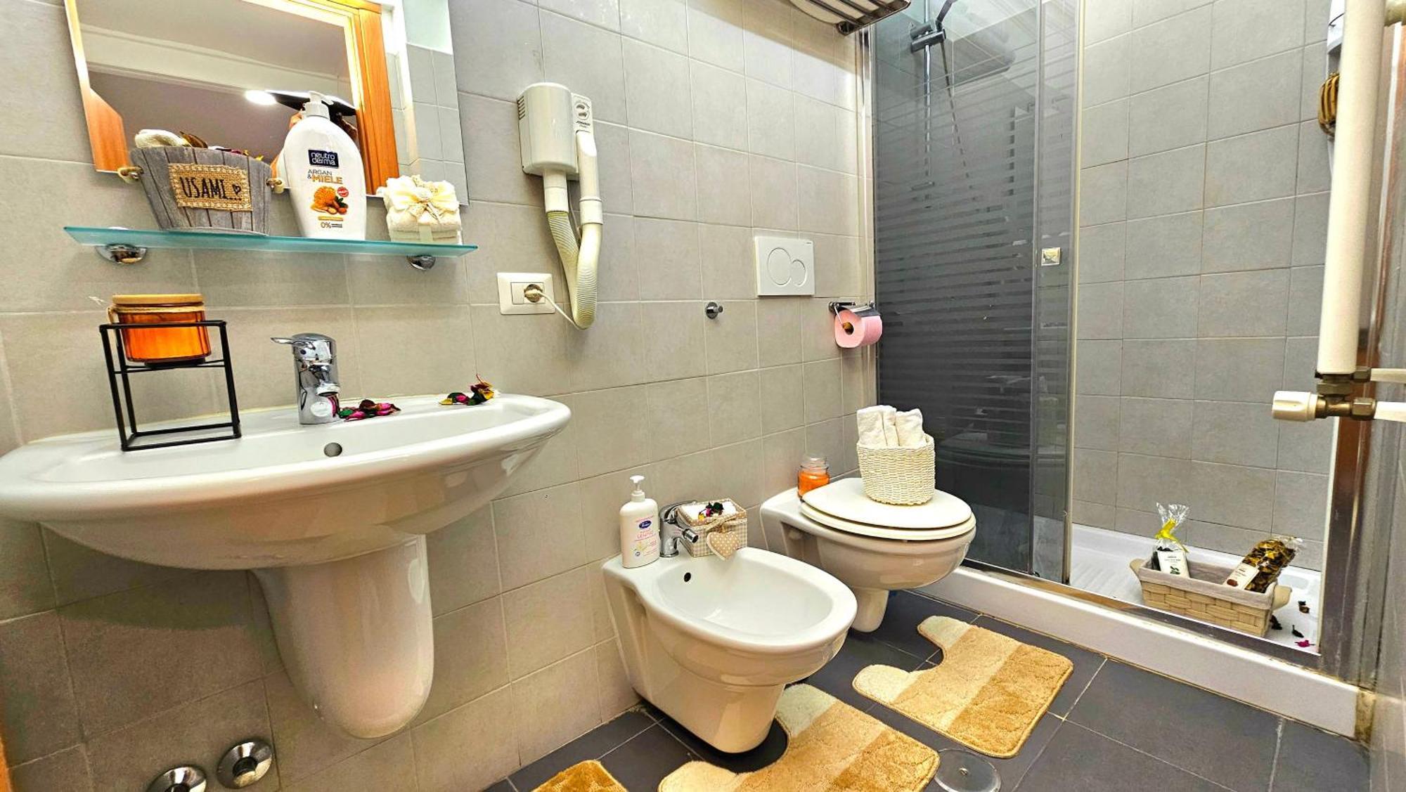 A Casa Simpatia Roma - Free Parking If You Book 4 Nights Bed and Breakfast Buitenkant foto