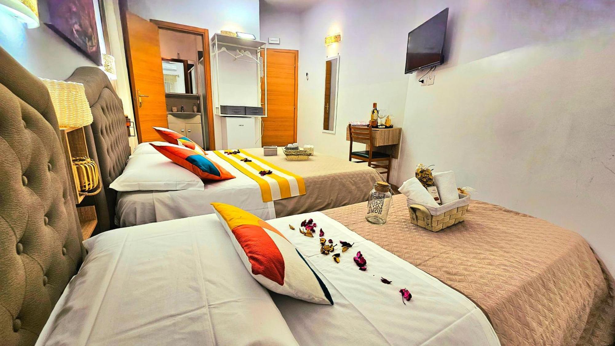 A Casa Simpatia Roma - Free Parking If You Book 4 Nights Bed and Breakfast Buitenkant foto