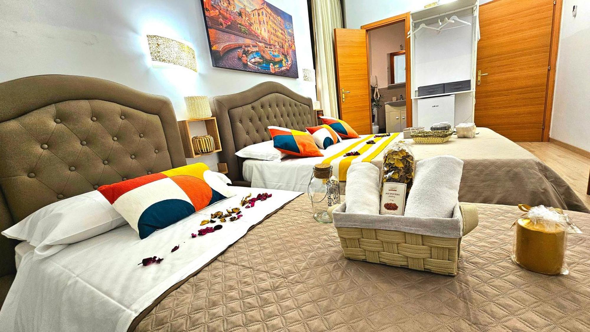 A Casa Simpatia Roma - Free Parking If You Book 4 Nights Bed and Breakfast Buitenkant foto