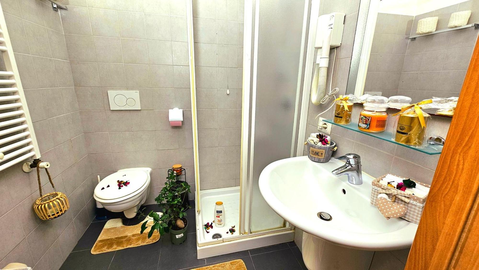 A Casa Simpatia Roma - Free Parking If You Book 4 Nights Bed and Breakfast Buitenkant foto
